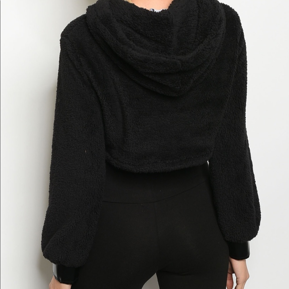 NWOT Black Cozy Crop Sweater - Picture 2 of 2